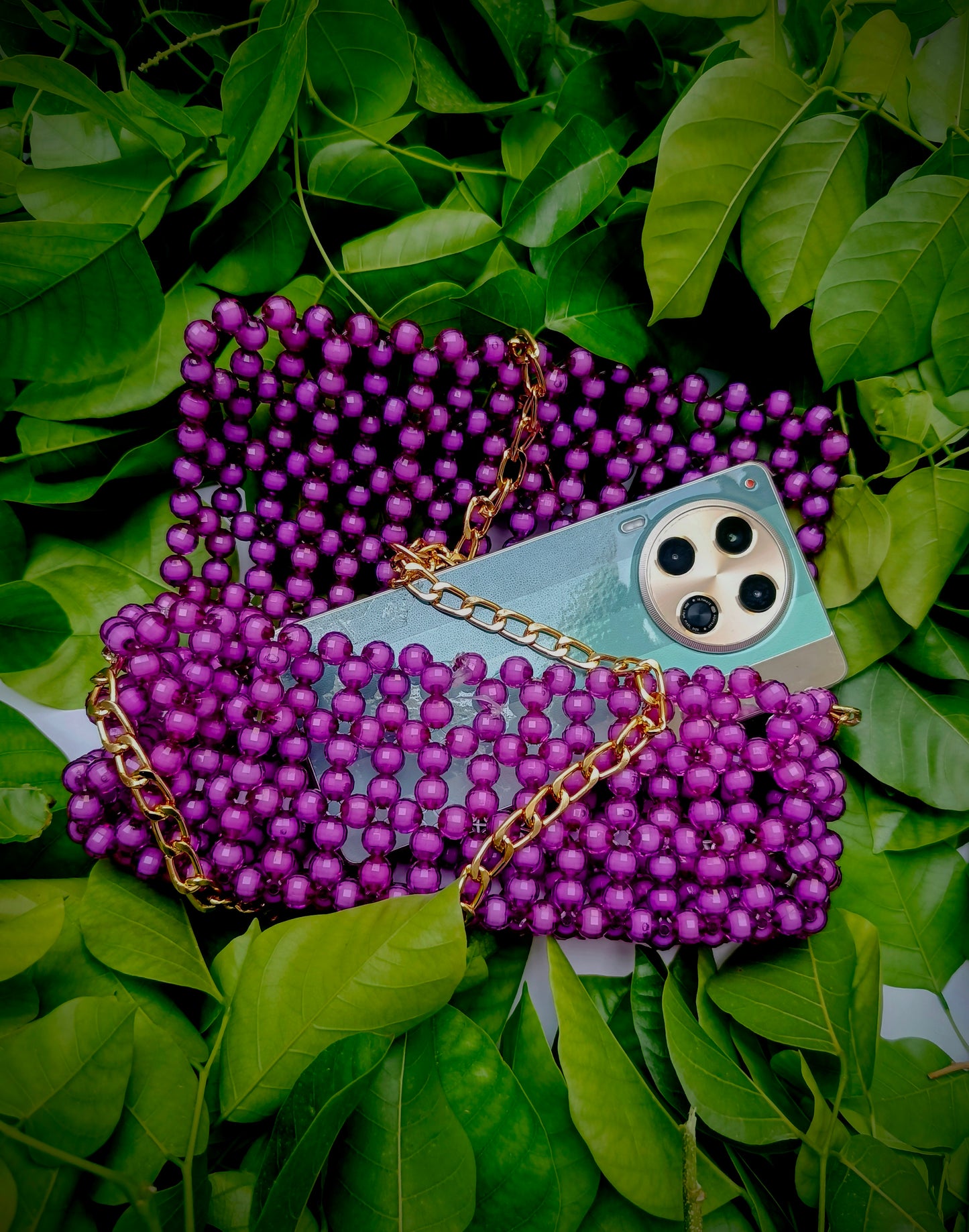 Long chain pearl clutch